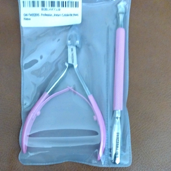 GMI Other - Pink Cuticle Nipper and Pusher Set